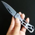 মিনি পকেট ক্যারাবিনার ফোল্ডিং নাইফ | স্টেইনলেস স্টিল ব্লেড ও স্টিল হ্যান্ডেল | ক্যাম্পিং, হান্টিং ও আউটডোর EDC টুলস - Image 4
