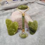 প্রাকৃতিক রোজ রেজিন Gua Sha স্টোন – ত্বক টানটান ও বলিরেখা কমাতে সহায়ক - Image 4