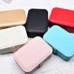 কাস্টম PU লেদার ব্ল্যাক জুয়েলারি বক্স অর্গানাইজার, ট্রাভেল পোর্টেবল ছোট জুয়েলারি রিং, ইয়ারিং, ওয়েডিং গিফট কেস  size 16*11*5.5cm - Image 3