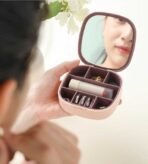 ✨ মিনি পোর্টেবল জুয়েলারি স্টোরেজ বক্স ট্র্যাভেল জুয়েলারি বক্স উইথ মিরর